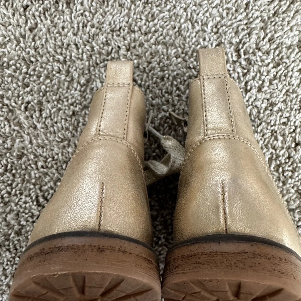 Toddler Gold Lace Up Boots Girls Fashion boots side zip boots Size 8 - Picture 7 of 9